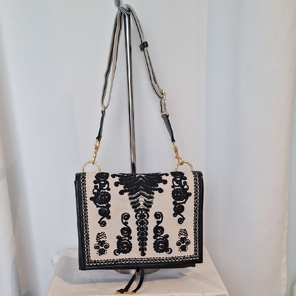 Tory Burch Eegant Black and White Embroidered And Beaded Leather  Women's Bag - Picture 1 of 16